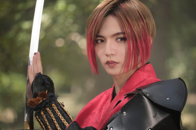 FANTASTICS佐藤大樹が「謎の刀剣」役で出演＝映画『ロマンティック・キラー』（12月12日公開）（C）2025「ロマンティック・キラー」製作委員会 （C）百世渡／集英社