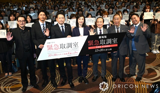 テレビ朝日木曜ドラマ『緊急取調室』ファン大感謝イベントに登壇した（左から）鈴木浩介、速水もこみち、田中哲司、天海祐希、小日向文世、でんでん、塚地武雅 （C）ORICON NewS inc.