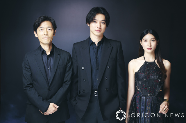 Netflixシリーズ『今際の国のアリス』佐藤信介監督、山崎賢人、土屋太鳳（撮影：松尾夏樹） （C）ORICON NewS inc.