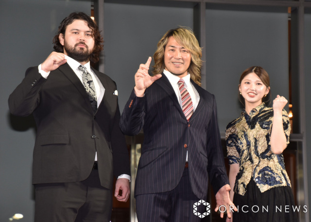 『WRESTLE KINGDOM 20 in 東京ドーム 棚橋弘至引退』公開記者会見を開いた（左から）ウルフ・アロン、棚橋弘至社長、竹内朱莉 （C）ORICON NewS inc.